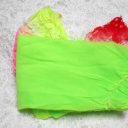 ワンコ兵児帯 Sサイズ 　ナイロン製　鮮やかな黄緑にピンクと赤の暈し染の絞りの花模様入  後帯縫い付け済み 2枚目の画像