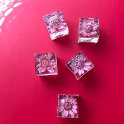 花のクリスタルピアス　ピンク 4枚目の画像