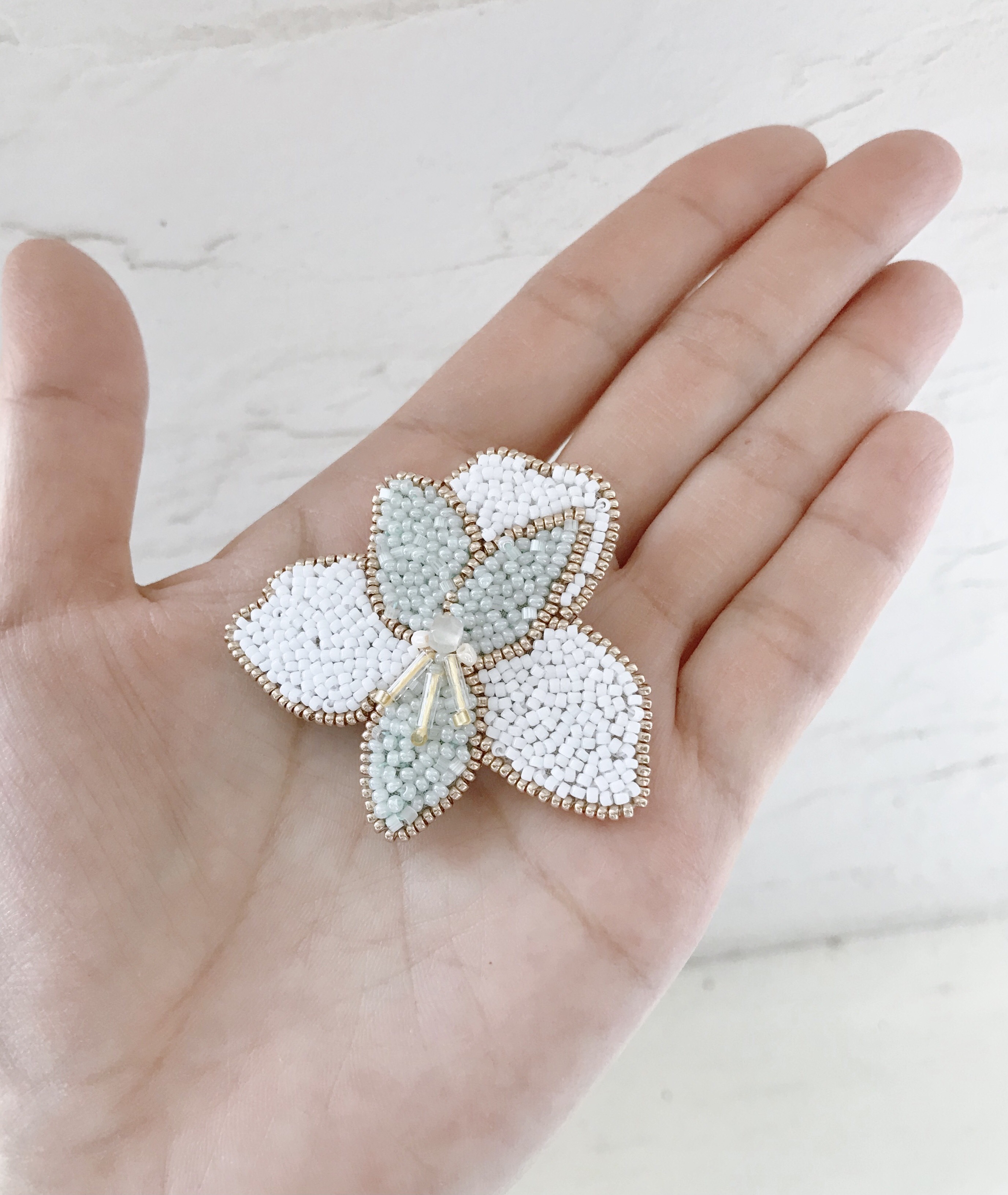 オートクチュールビーズ刺繍ブローチ アリストロメリアの花