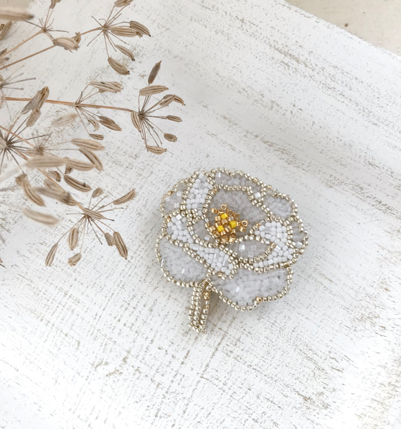 オートクチュールビーズ刺繍　flowerブローチ MIYUKI オートクチュールビーズ刺しゅうキット サークルの立体