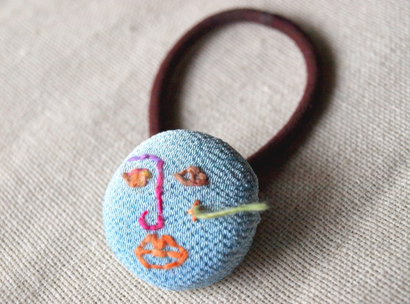 2.7センチくるみボタンヘアゴム♡ブルーばら刺繍 2.7センチくるみボタンヘアゴム♡ブルーばら刺繍