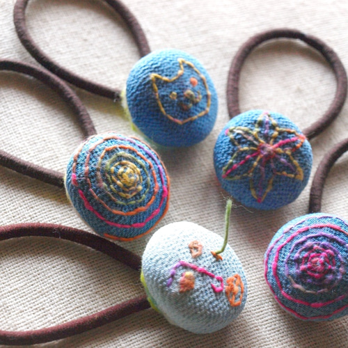 2.7センチくるみボタンヘアゴム♡ブルーばら刺繍 2.7センチくるみボタンヘアゴム♡ブルーばら刺繍 2.7センチくるみ