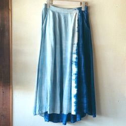 藍染め麻混フィッシュテールロングスカート/濃淡藍色 4枚目の画像