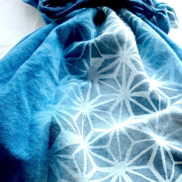 藍染め麻の葉柄巾着型ワンハンドルバック/和風 2枚目の画像
