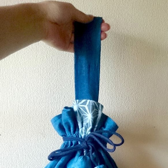 藍染め麻の葉柄巾着型ワンハンドルバック/和風 6枚目の画像