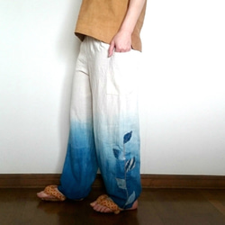 【送料無料】藍染めグラデーションゆったりパンツ/葉っぱの手刺繍 2枚目の画像