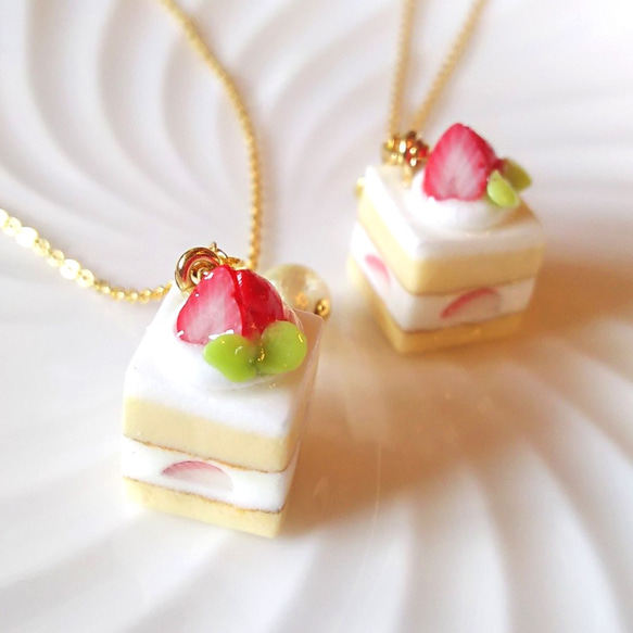 ショートケーキのネックレス（ゴールド） ネックレス