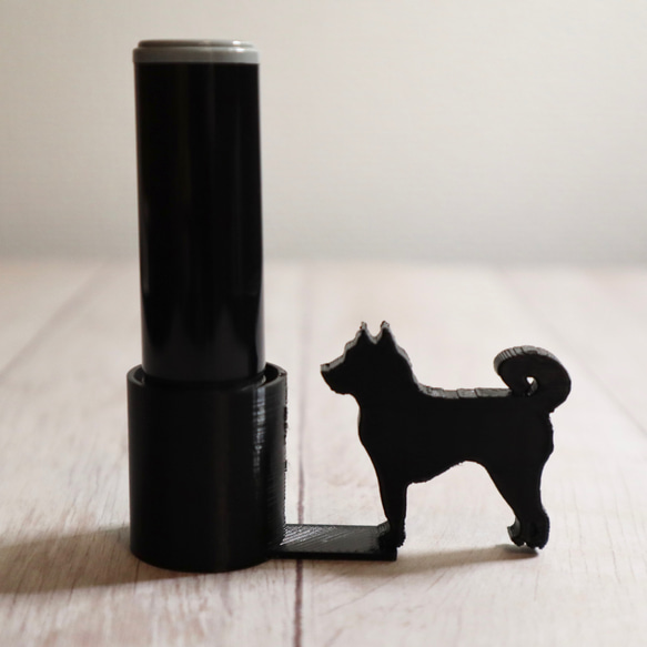 シヤチハタにマーキングするか迷ってる柴犬ハンコスタンド ペン・筆記