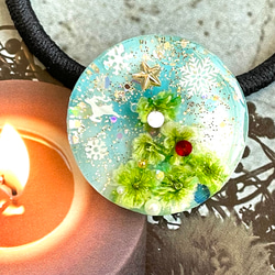 【受注制作】宝石に飾られたクリスマスツリー　ドライフラワー　ヘアゴム／ポニーフック／ブローチ 2枚目の画像