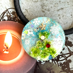 【受注制作】宝石に飾られたクリスマスツリー　ドライフラワー　ヘアゴム／ポニーフック／ブローチ 3枚目の画像
