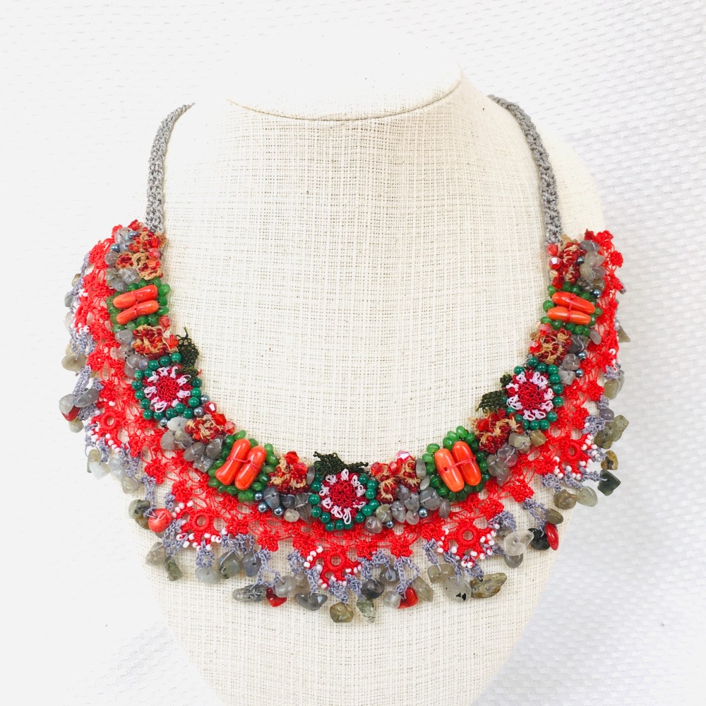 運気を上げる天然石＊クラウディクオーツとサンゴのビタミンカラー　可憐な刺繍がカワイイ　オヤネックレス 60