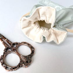 マーガレット刺繍リボンマスク&ミニ巾着セット(グレイッシュミント) 5枚目の画像