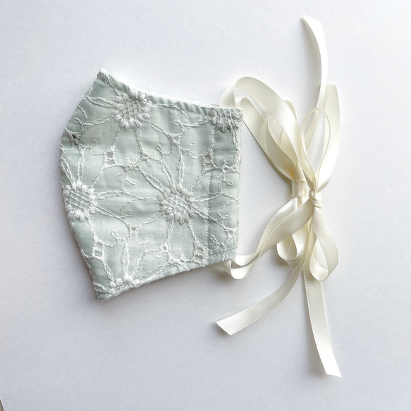 マーガレット刺繍リボンマスク&ミニ巾着セット(グレイッシュミント) 6枚目の画像