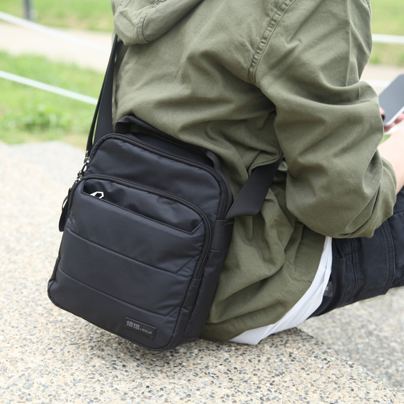 日常型5口袋隨身斜背包_男女通用款 黑 CHENSON (X19040-3) 第1張的照片