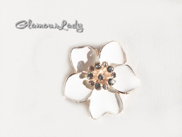 5個セット　25*26ｍｍ　　クリスタル蕊の白い花のデコレーションパーツ　 1枚目の画像