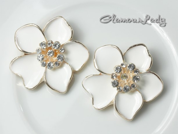 5個セット　25*26ｍｍ　　クリスタル蕊の白い花のデコレーションパーツ　 3枚目の画像