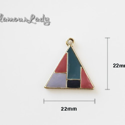 4個セット  22*22ｍｍ　ブラウン系カラーの　　三角チャーム　　　 2枚目の画像