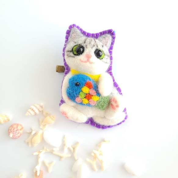 【うちの子受注制作】〈夏お届け猫〉羊毛ねこブローチ　うちのこ柄でお作りします 6枚目の画像