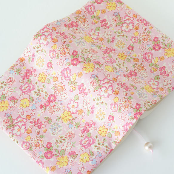 【文庫本】ピンク色の小花柄のブックカバー 2枚目の画像