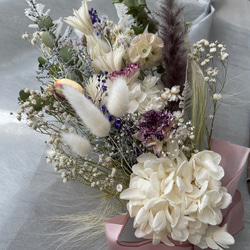 ラナンキュラスとユーカリのスワッグ　/ ドライフラワー　花束　プレゼント　インテリア 6枚目の画像