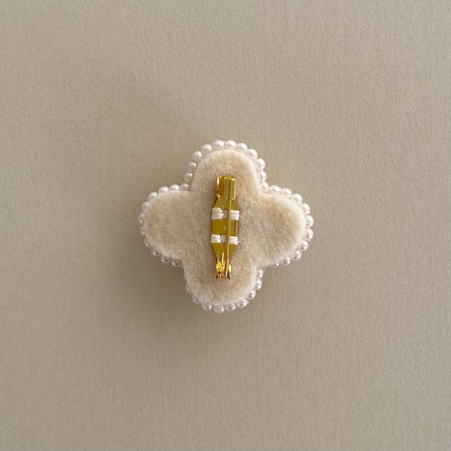羊毛フェルト ビーズ刺繍 ブローチ 花 ブローチ 謎ノ座 通販