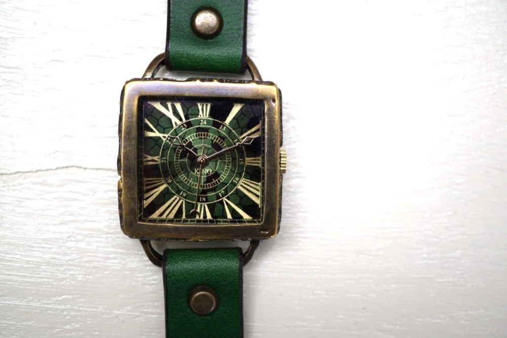 【新色】クラックワールドスクエア　Mサイズ　真鍮　グリーン