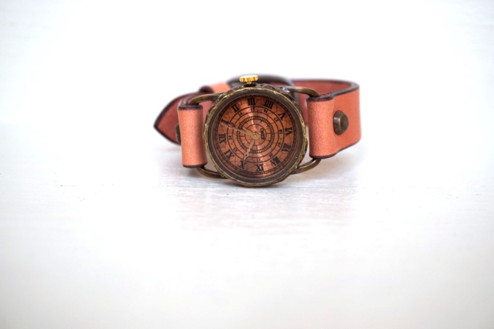 クラック ワールド ローマ Ｓサイズ　真鍮　ピンク（黒文字）