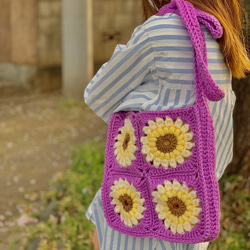 【かぎ針編み】granny square❤︎花柄バック❤︎色の変更もご相談ください 3枚目の画像