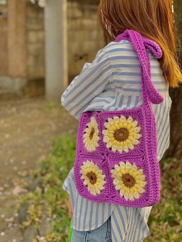 【かぎ針編み】granny square❤︎花柄バック❤︎色の変更もご相談ください 3枚目の画像