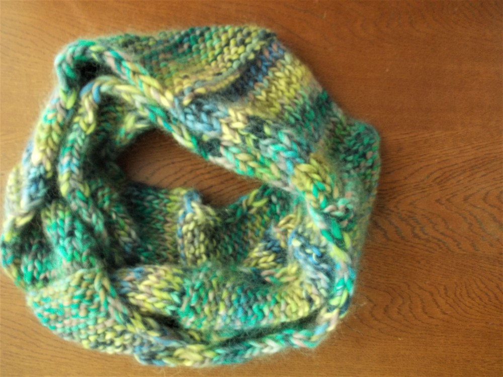 ❁手編み❁カラフルグラデーションマフラーorスヌード(グリーン系)＊男女兼用【受注製作】