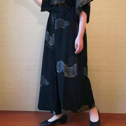 黒絵羽織着物リメイクワイドパンツ キュロット・ワイドパンツ ね