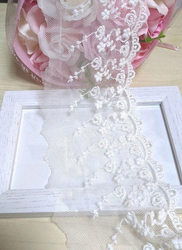 薔薇柄レース×薔薇刺繍生地　あおりがま口バッグ　ハンドメイド バラとレースのがま口バッグ（中サイズ） | アンティークレース