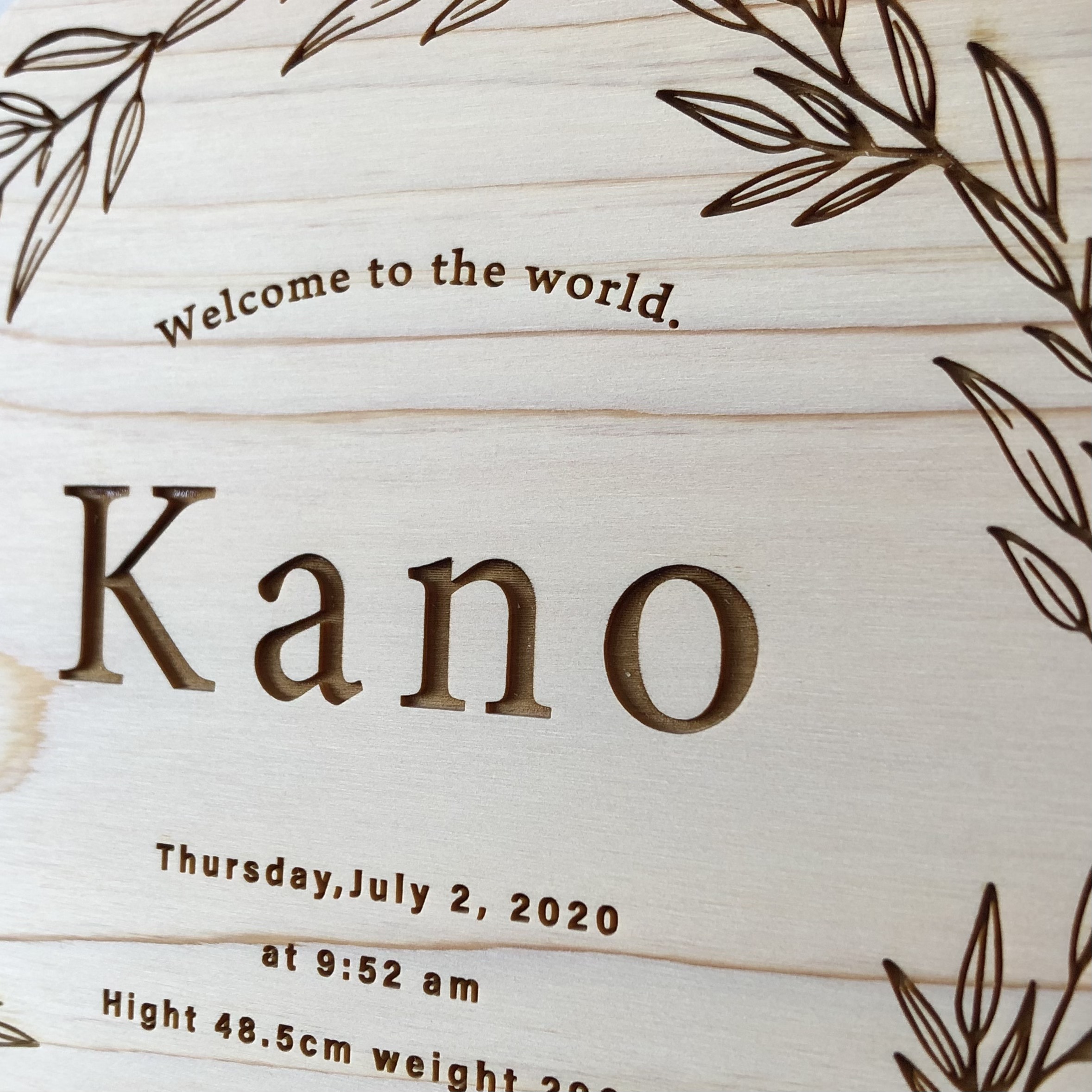 正方形 リーフ 明朝体デザイン 【木製】バースボード 命名書 彫刻 出産祝い ニューボーン