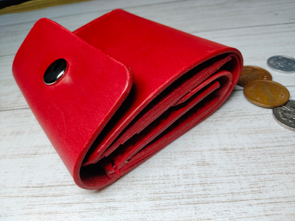 ショートウォレット（二つ折り財布）、牛本革(赤色)　altoレザー(国産、国内製造レザー)使用　手縫い 2枚目の画像
