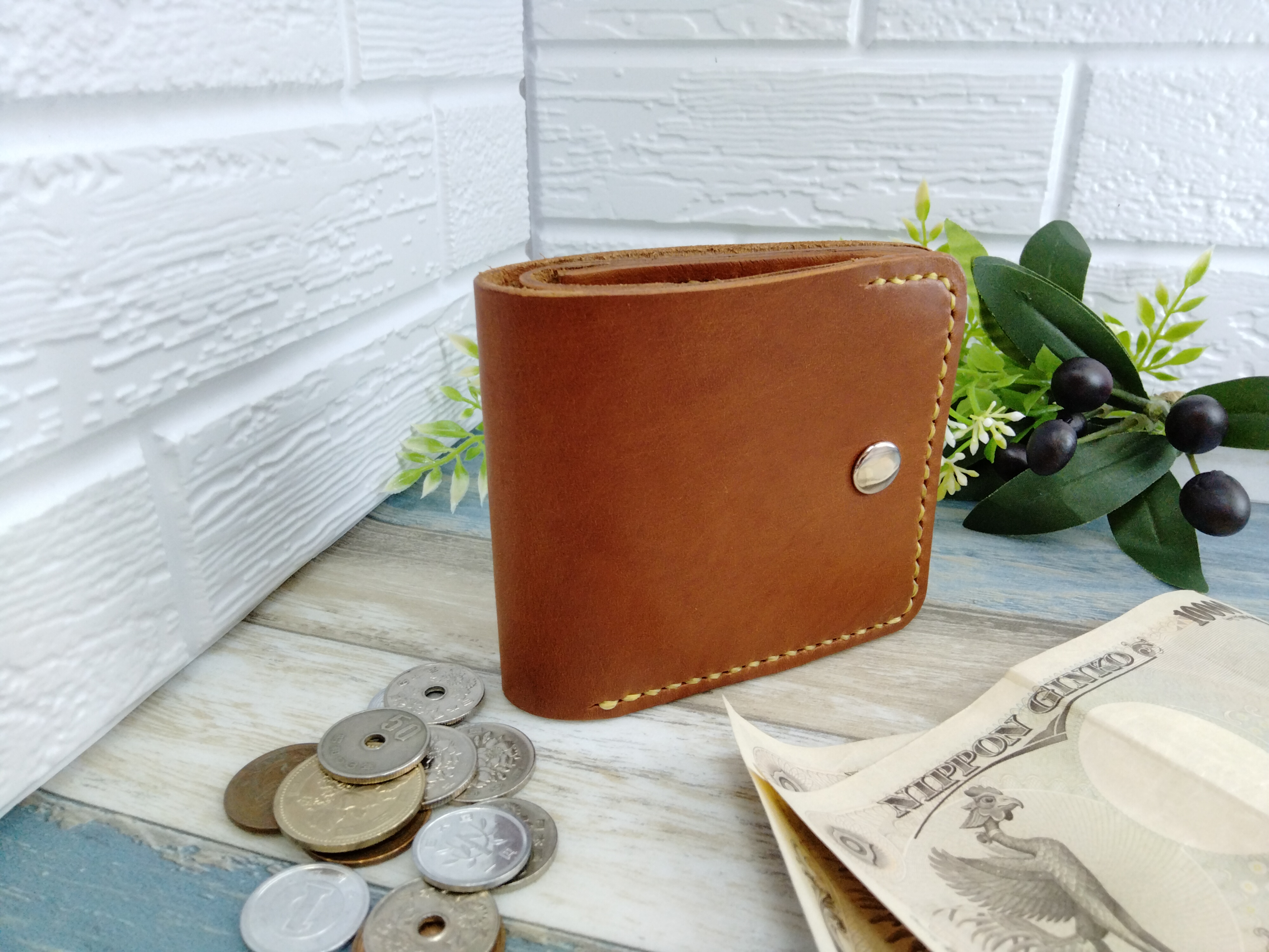 【シンプルウォレット】二つ折り財布　牛本革　オイルレザー　キャメル　手縫い