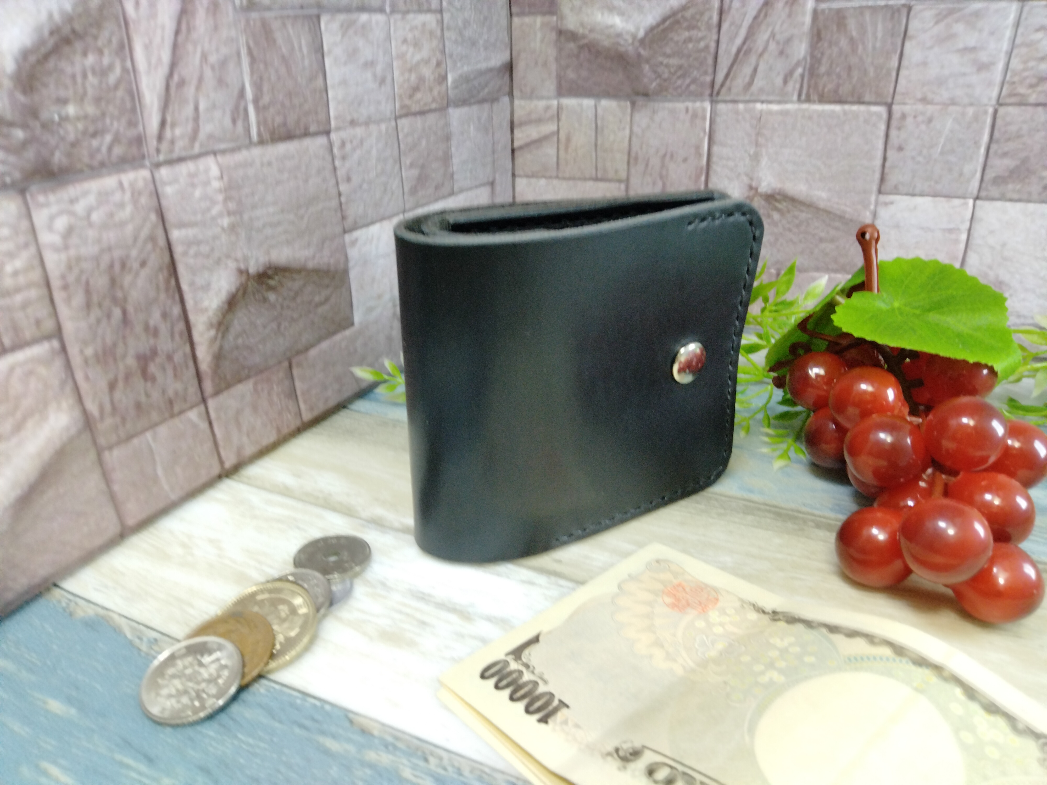 【シンプルウォレット】二つ折り財布　牛本革　オイルレザー　ブラック（黒）　手縫い