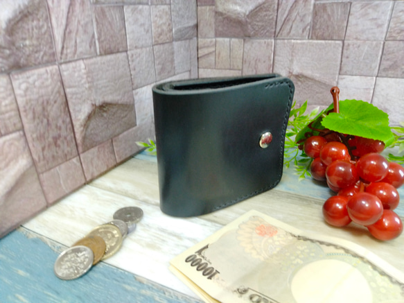 【シンプルウォレット】二つ折り財布　牛本革　オイルレザー　ブラック（黒）　手縫い 1枚目の画像