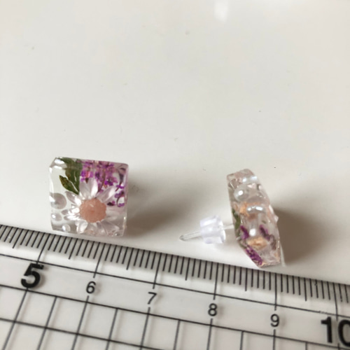 713ドライフラワー のレジンピアス ピアス（その他） handmadeRIN 通販