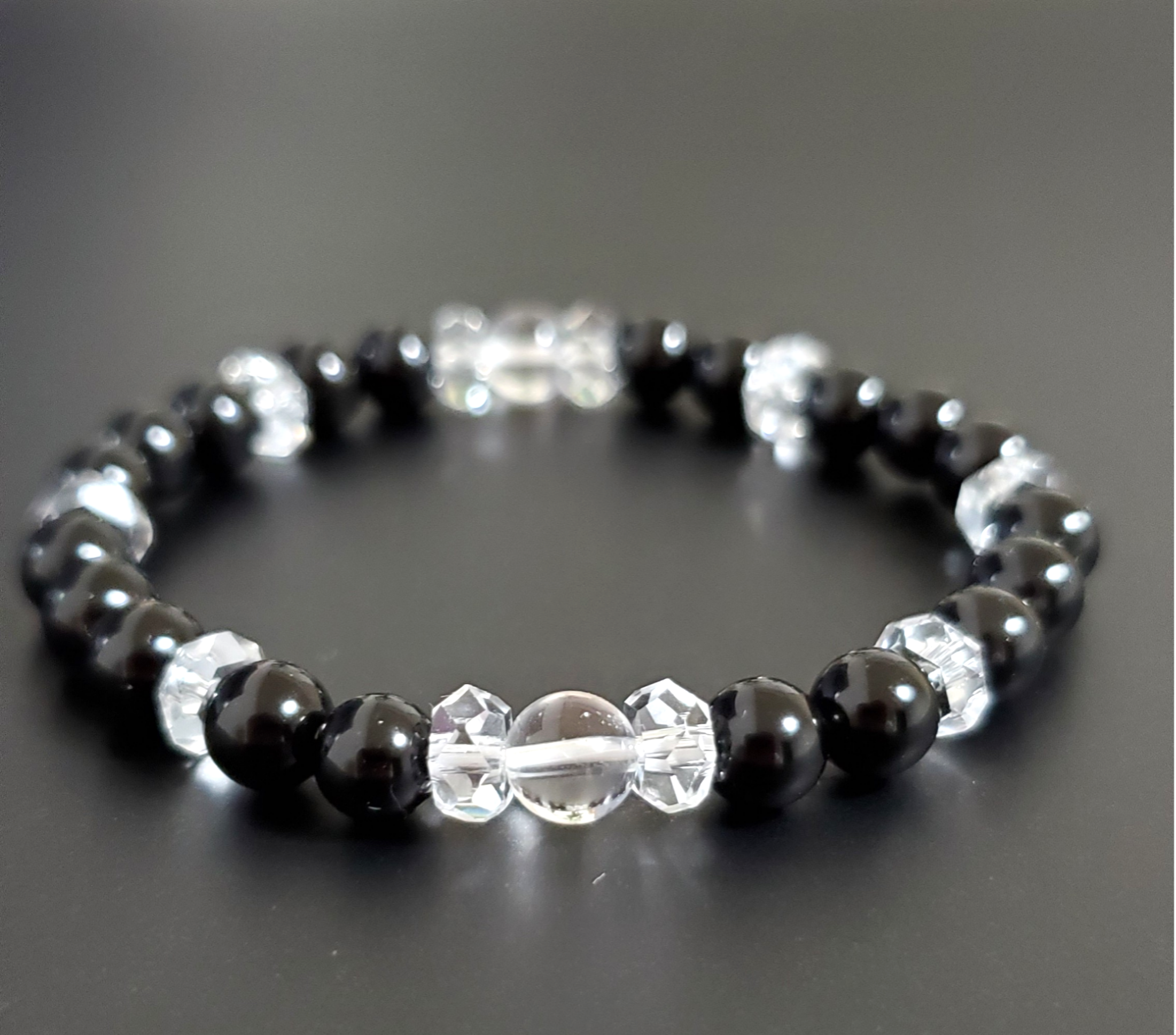 【精神の安定・判断力・才能開花・災いを避ける】艶やかで漆黒ブラックオニキスの細身ブレスレット