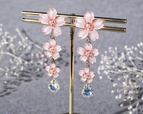 三連桜のイヤリング/ピアス イヤリング・ノンホールピアス Qua
