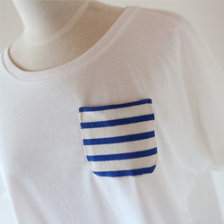 ボーダーポケットのドルマンTシャツ【ホワイト】 2枚目の画像