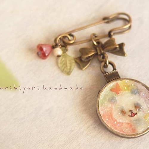 ブローチイチョウパンダレジン