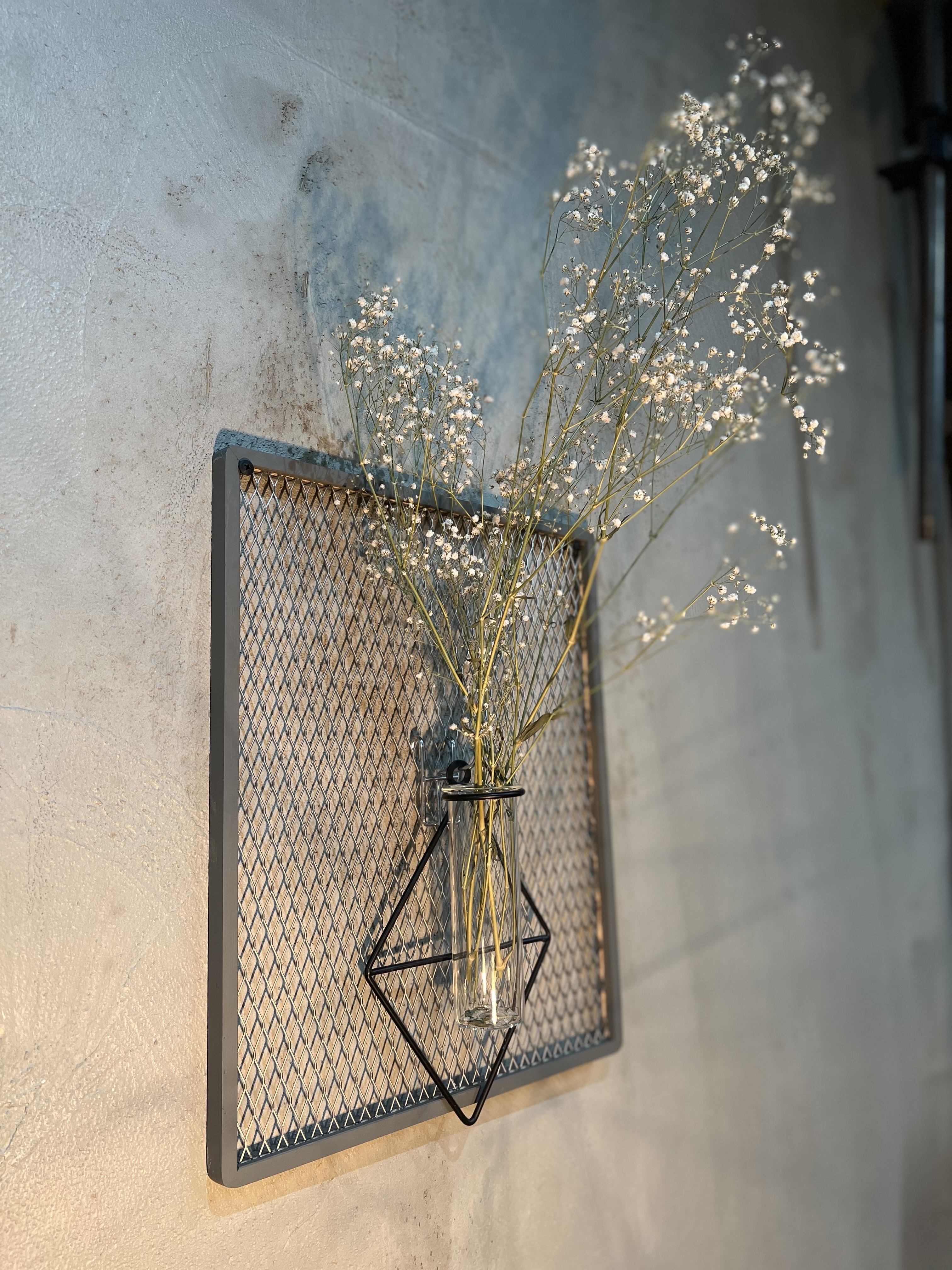 スチール枠にエクスパンドメタル のディスプレイステージ