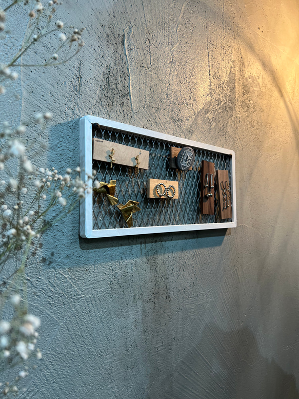 スチール枠にエクスパンドメタル のディスプレイステージ エキスパンドメタル スクリーン | KIKUKAWA citytexture