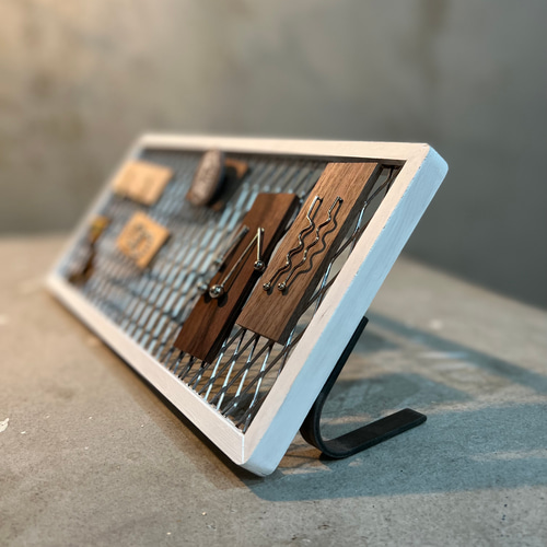 エキスパンドメタル 木枠卓上ディスプレイフレーム 壁掛けラック