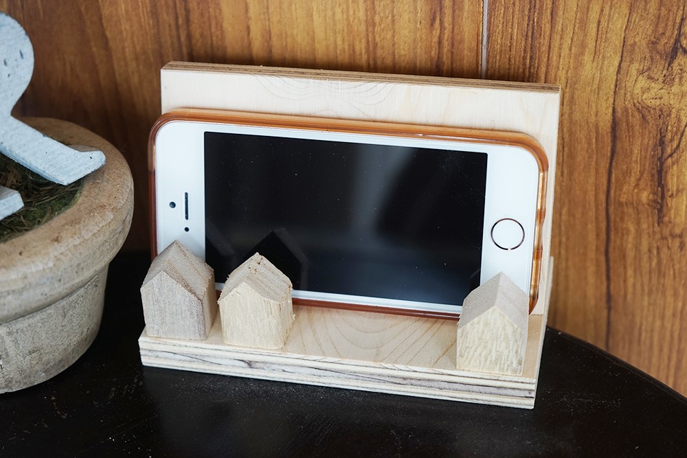 ハンドメイドスマホスタンド 数量限定樹種】 Smartphone Stand Adjustable | 名入れギフト・木製