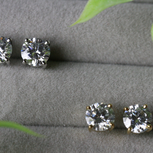 鑑定書付】DAMULET 1.0 ct モアサナイト ピアス k18 or pt900 鑑定書付】DAMULET 1.0 ct モアサナイト ピアス k18 or pt900