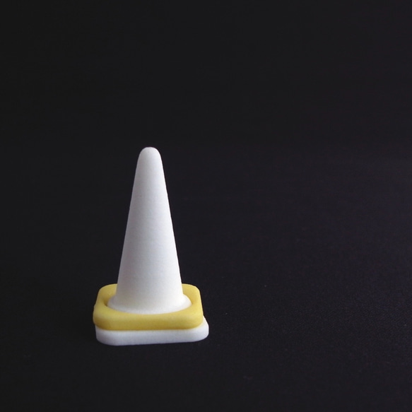 安全第一なリング＆リングスタンド【cone/こーん】#手染め #3dプリントアクセサリー 2枚目の画像