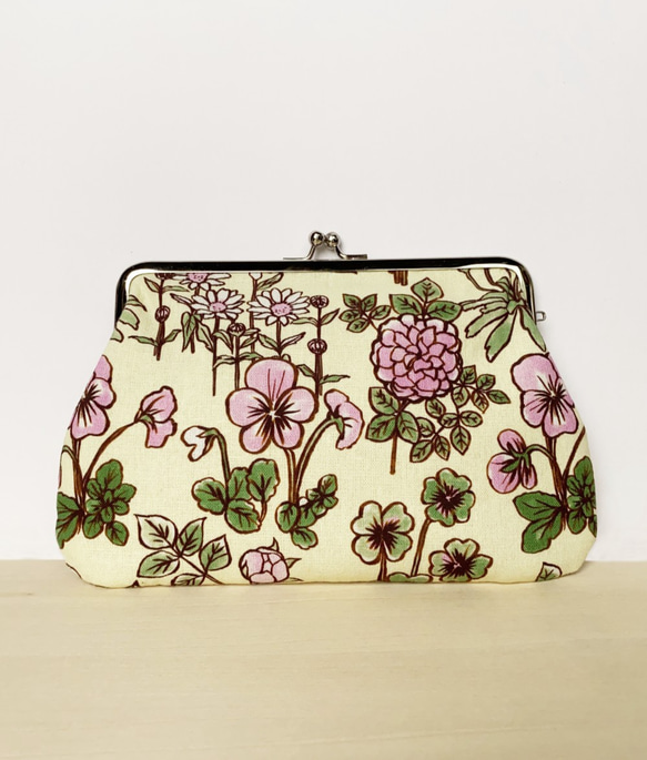 ちょっぴり懐かしい花柄のがまぐちポーチ　ピンク×ブラウン 1枚目の画像