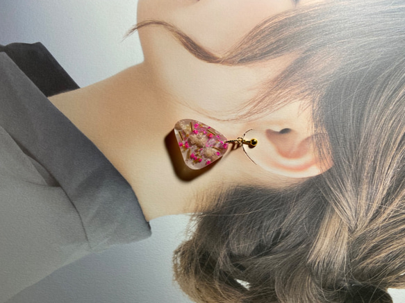 レジンくすみピンクとお花のイヤリング 3枚目の画像